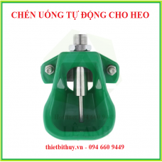 CHÉN UỐNG NƯỚC CHO HEO CON BẰNG NHỰA